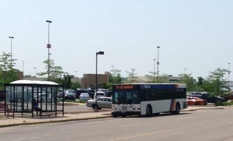 Bus Shelter ar East Towne