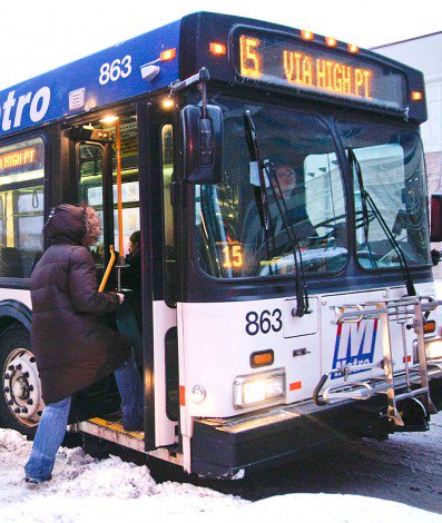 Picture of #15 bus in winter